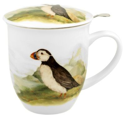Porcelanowy kubek z kolekcji World of Birds ozdobiony ilustracją maskonura, przykryty porcelanową pokrywką.