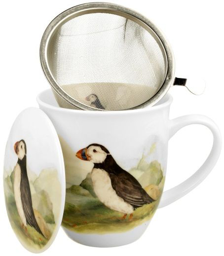 Kubek porcelanowy z zaparzaczem i pokrywką z motywem maskonura, widoczny metalowy filtr.