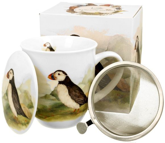 Zestaw prezentowy – kubek z zaparzaczem i pokrywką z motywem maskonura, obok ozdobne pudełko z kolekcji World of Birds.