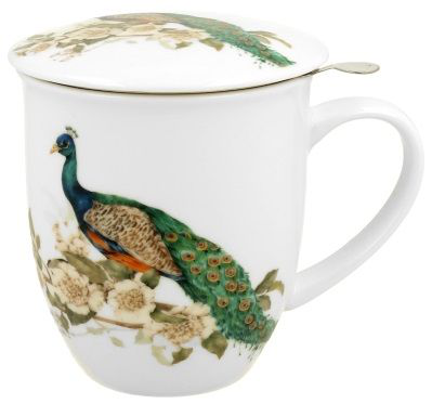 Kubek porcelanowy z pokrywką przedstawiający pawia wśród kwiatów.