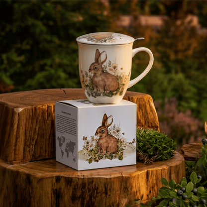 Dekoracja zająca wśród polnych kwiatów na porcelanowym kubku Duo 400 ml