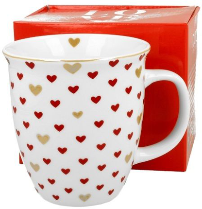 Kubek porcelanowy Serca 3 w czerwone i złote serca ustawiony obok ozdobnego pudełka LOVE.
