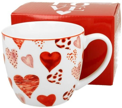 Kubek porcelanowy Serca 1 – 460 ml ozdobiony czerwonymi serduszkami, widok od przodu.