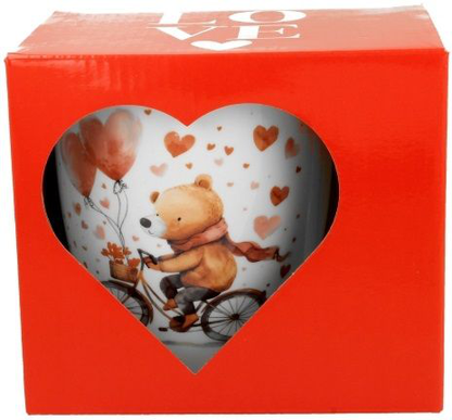 Kubek porcelanowy Miś na rowerze – 650 ml w czerwonym pudełku z serduszkowym okienkiem.
