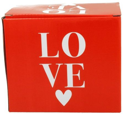 Czerwone pudełko z napisem LOVE, w którym zapakowany jest porcelanowy kubek Kolorowe Serca 1.