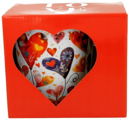 Zbliżenie na porcelanowy kubek Kolorowe Serca 1, ozdobiony kolorowym wzorem serc i kwiatów.