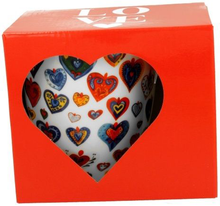 Kubek porcelanowy Kolorowe Serca 3 w czerwonym opakowaniu z sercem, 650 ml.