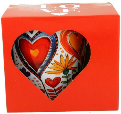 Pudełko prezentowe z okienkiem w kształcie serca, przez które widać wzór kubka Kolorowe Serca 2.