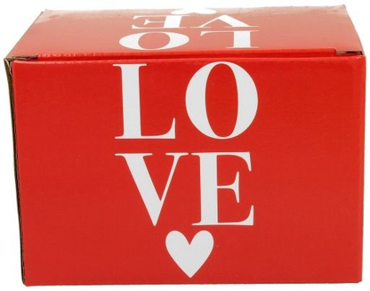 Czerwone pudełko prezentowe z napisem LOVE do kubka porcelanowego Serca 4 – idealny prezent na romantyczną okazję.