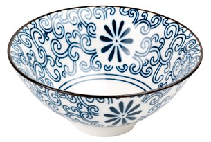 Ceramiczna czarka japońska Ahri 80 ml z granatowym ornamentem i motywem kwiatowym wewnątrz.