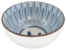 Porcelanowa czarka japońska o pojemności 280 ml z dekoracyjnym wzorem w niebieskie pionowe paski.