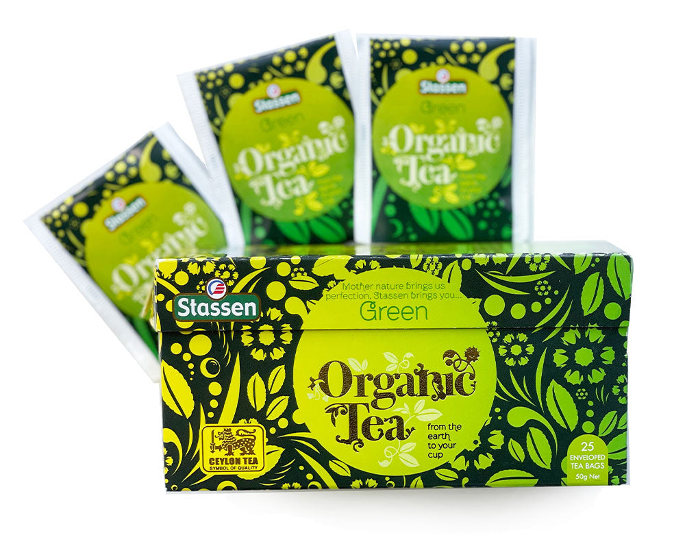 Komplet pudełka i kilku saszetek Stassen Organic Green Tea.