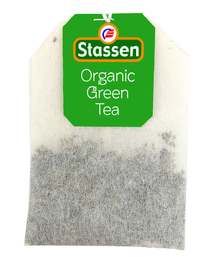 Torebka herbaty Stassen Organic Green Tea z suszem w środku.