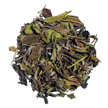 Suszone liście białej herbaty Pai Mu Tan w klasycznej formie