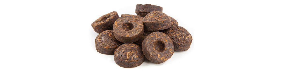 Sprasowane mini krążki czerwonej herbaty Pu Erh Tuo Cha w tradycyjnej formie.