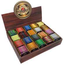 Otwarty ekspozytor Basilur z 200 kopertami herbat w różnych kolorach i smakach.