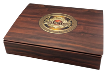 Drewnopodobna skrzynia Basilur z logo, ekspozytor Orientalny na 200 kopert herbat.