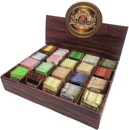 Drewniany ekspozytor Basilur z 200 kopertami herbat w różnych smakach.