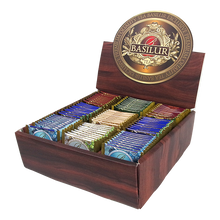 Otwarta skrzynka Basilur Ekspozytor Orientalny z kolorowymi kopertami herbat.