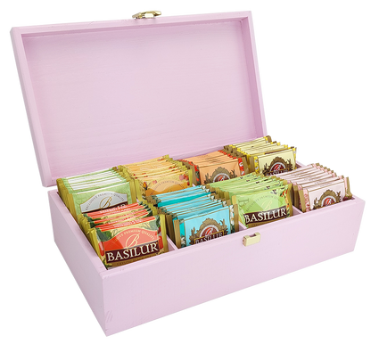 Otwarty różowy ekspozytor z 80 herbatami Basilur w kopertach, różne smaki.