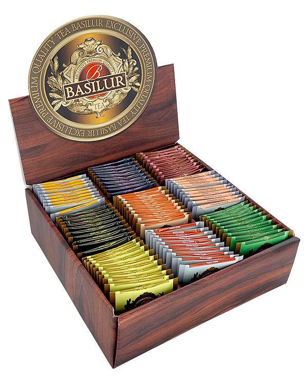 Zestaw herbat Basilur Cold White w eleganckim drewnopodobnym pudełku z 90 kopertowanymi torebkami.