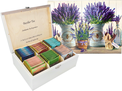Zestaw herbat Basilur Lawenda w Dzbanku – drewniane pudełko z saszetkami.