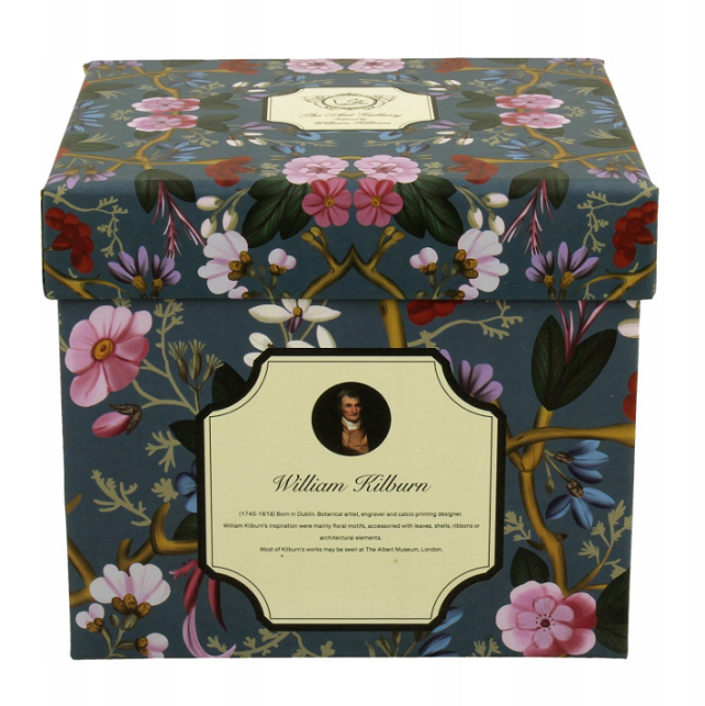 Porcelanowy kubek baryłka Blue W. Kilburn 430 ml w ozdobnym pudełku z kwiatowym motywem.