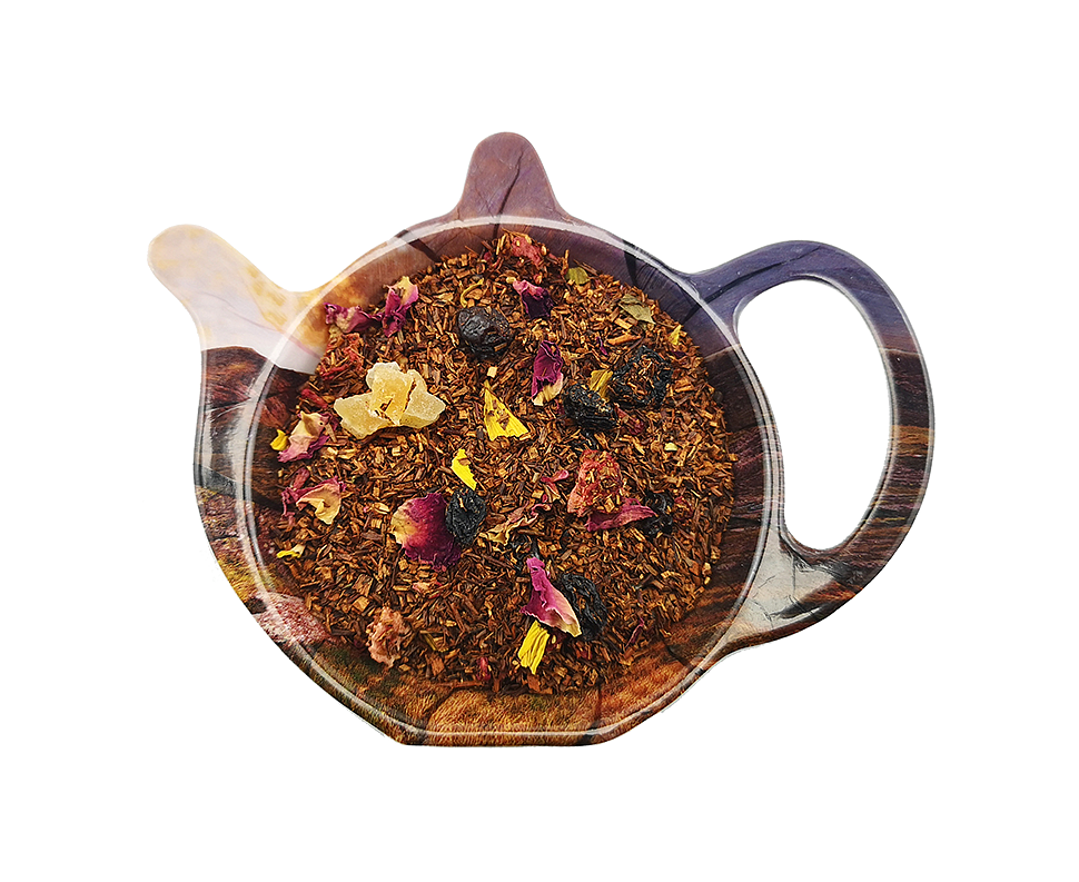Mieszanka Rooibos Good Luck z ananasem, papają, truskawkami i płatkami róży w kształcie dzbanuszka, owocowa herbata rooibos bez kofeiny.