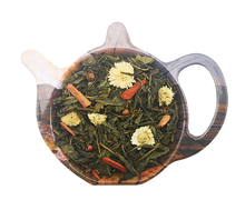 Mieszanka herbaty Sencha Sloneczna Wedrowka z ananasem, rumiankiem, pieprzem czerwonym i drewnem sandalowym na dekoracyjnej podstawce