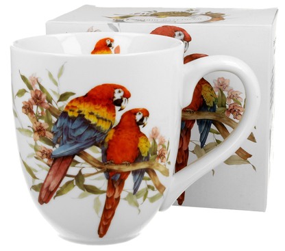 Kubek porcelanowy XXL Papugi Ara Szkarłatne zaprezentowany obok pudełka