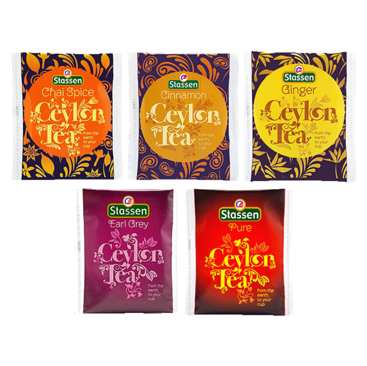 Pięć saszetek herbaty Stassen Ceylon Tea: Chai Spice, Cinnamon, Ginger, Earl Grey i Pure z zestawu Christmas Collection.