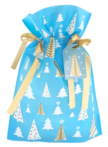 Niebieski worek prezentowy w białe i złote choinki ze złotymi wstążkami i zawieszką, rozmiar 50 x 60 cm.