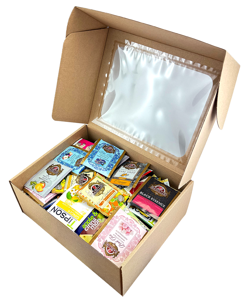 Otwarte pudełko z zestawem 60 saszetek herbat w kopertach.