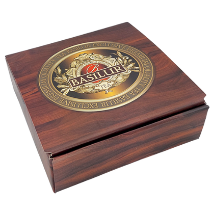 Zamkniety ekspozytor Basilur z eleganckim drewnianym wykonczeniem i logo marki herbat premium