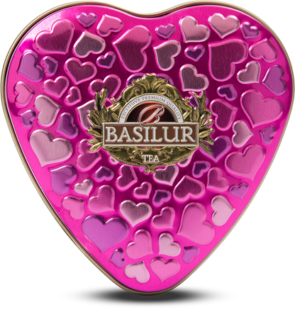 Widok z góry na metalową puszkę w kształcie serca Basilur Forever Happiness.