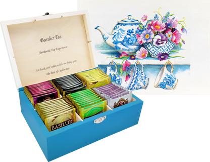 Drewniana skrzynka Basilur Filiżanki z 60 saszetkami herbat premium.