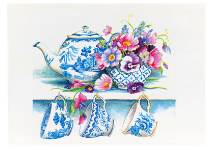 Pokrywa skrzynki Basilur Filiżanki z niebieską porcelaną i kwiatowym motywem.