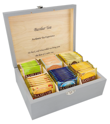 Drewniana skrzynka Basilur Białe Tulipany z 60 saszetkami herbat premium Ceylon.