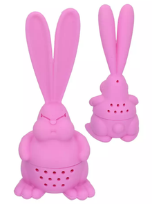 Różowy zaparzacz królik z długimi uszami widok z przodu i tyłu