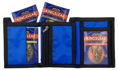 Otwarte etui Kingsleaf z widocznymi kopertkami herbat w środku.
